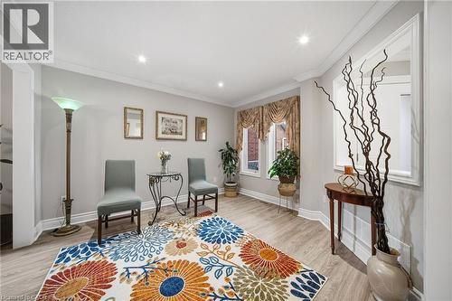 Light gray walls with crown molding and recessed lighting - 5184 Red Brush Drive, Mississauga, ON - Indoor
