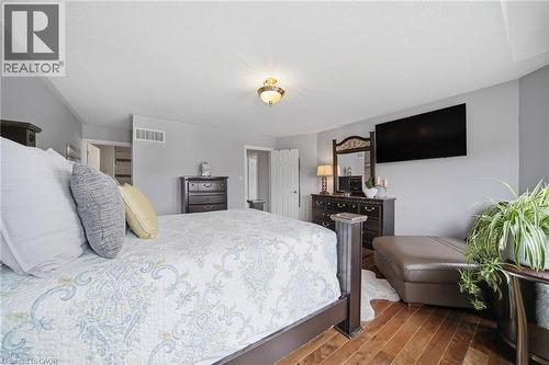 Hardwood-style flooring throughout - 5184 Red Brush Drive, Mississauga, ON - Indoor Photo Showing Bedroom