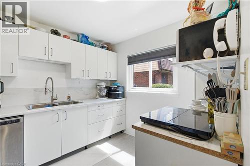 20 Glenvale Drive Unit# 94, Hamilton, ON - Indoor Photo Showing Kitchen With Double Sink