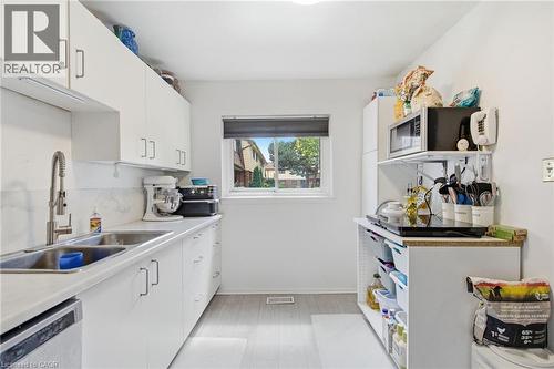 20 Glenvale Drive Unit# 94, Hamilton, ON - Indoor Photo Showing Kitchen With Double Sink