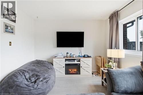 20 Glenvale Drive Unit# 94, Hamilton, ON - Indoor Photo Showing Living Room