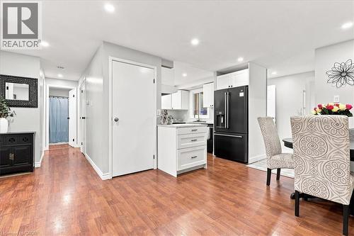 65 Glamis Road Unit# 8, Cambridge, ON - Indoor Photo Showing Kitchen