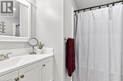 65 Glamis Road Unit# 8, Cambridge, ON - Indoor Photo Showing Bathroom