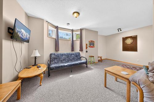 794 Westridge Drive, Invermere, BC - Indoor Photo Showing Living Room
