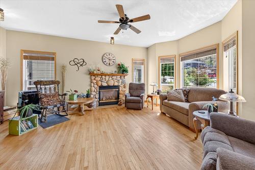 794 Westridge Drive, Invermere, BC - Indoor Photo Showing Living Room With Fireplace