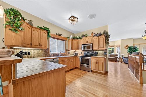 794 Westridge Drive, Invermere, BC - Indoor Photo Showing Kitchen