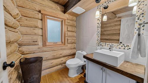 4322 Hilltop Crescent, Cranbrook, BC - Indoor Photo Showing Bathroom