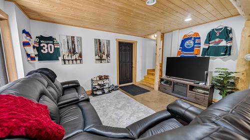 4322 Hilltop Crescent, Cranbrook, BC - Indoor Photo Showing Living Room