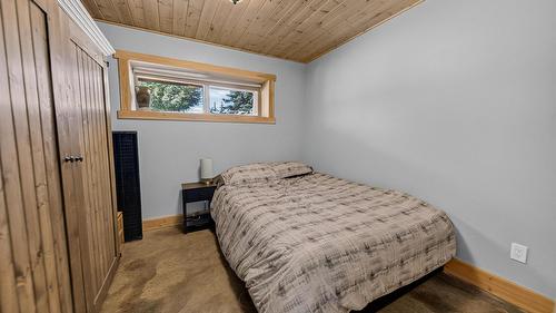 4322 Hilltop Crescent, Cranbrook, BC - Indoor Photo Showing Bedroom