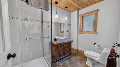 4322 Hilltop Crescent, Cranbrook, BC - Indoor Photo Showing Bathroom