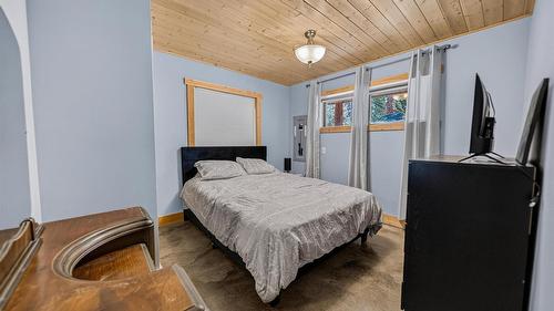 4322 Hilltop Crescent, Cranbrook, BC - Indoor Photo Showing Bedroom