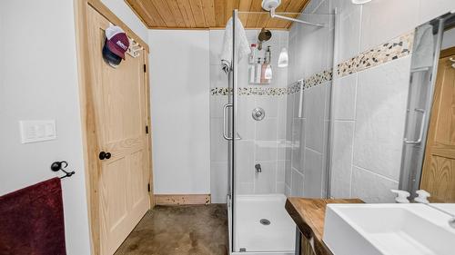 4322 Hilltop Crescent, Cranbrook, BC - Indoor Photo Showing Bathroom