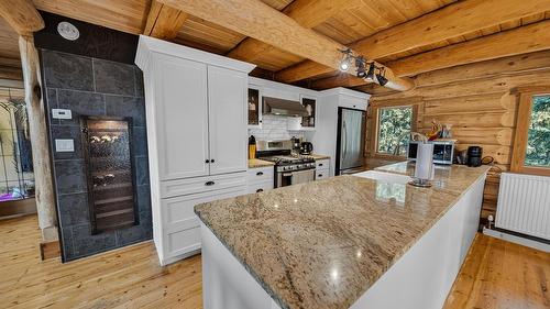 4322 Hilltop Crescent, Cranbrook, BC - Indoor Photo Showing Kitchen With Upgraded Kitchen