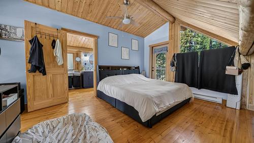 4322 Hilltop Crescent, Cranbrook, BC - Indoor Photo Showing Bedroom