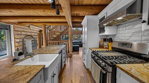 4322 Hilltop Crescent, Cranbrook, BC - Indoor Photo Showing Kitchen