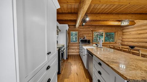 4322 Hilltop Crescent, Cranbrook, BC - Indoor Photo Showing Kitchen