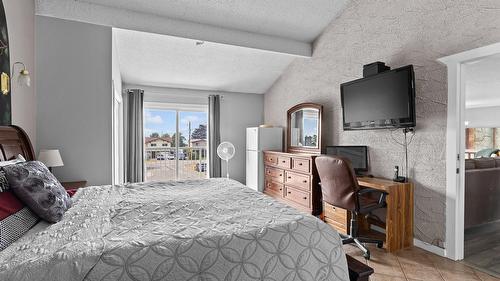 1643 Traut Court, Kelowna, BC - Indoor Photo Showing Bedroom