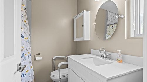 1643 Traut Court, Kelowna, BC - Indoor Photo Showing Bathroom