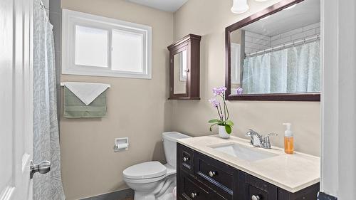 1643 Traut Court, Kelowna, BC - Indoor Photo Showing Bathroom