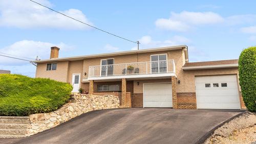 1643 Traut Court, Kelowna, BC - Outdoor With Facade