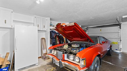 1643 Traut Court, Kelowna, BC - Indoor Photo Showing Garage