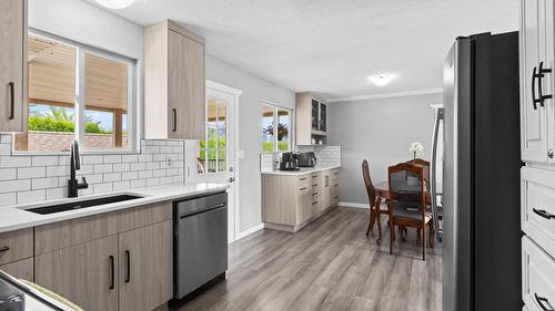 1643 Traut Court, Kelowna, BC - Indoor Photo Showing Kitchen