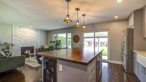 1726 Hayashi Road, Kelowna, BC - Indoor With Fireplace