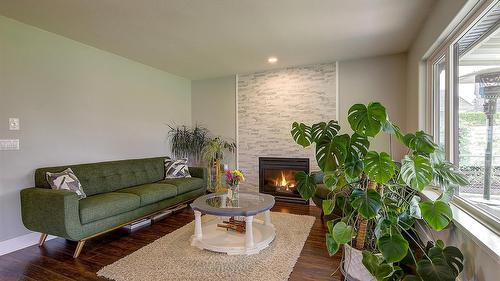 1726 Hayashi Road, Kelowna, BC - Indoor Photo Showing Living Room With Fireplace