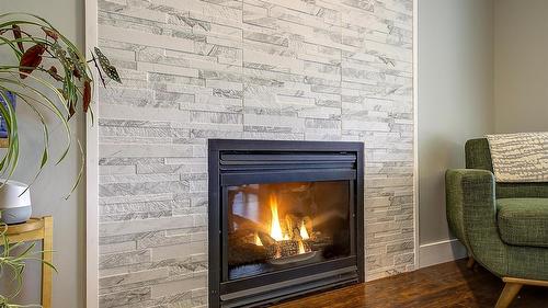 1726 Hayashi Road, Kelowna, BC - Indoor Photo Showing Living Room With Fireplace