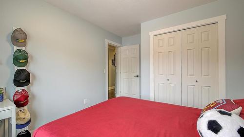 1726 Hayashi Road, Kelowna, BC - Indoor Photo Showing Bedroom