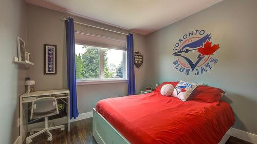 1726 Hayashi Road, Kelowna, BC - Indoor Photo Showing Bedroom