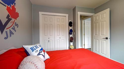 1726 Hayashi Road, Kelowna, BC - Indoor Photo Showing Bedroom