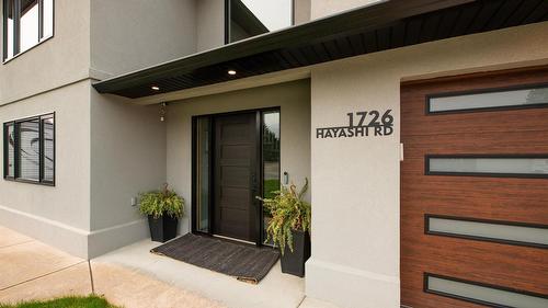 1726 Hayashi Road, Kelowna, BC - Outdoor With Facade