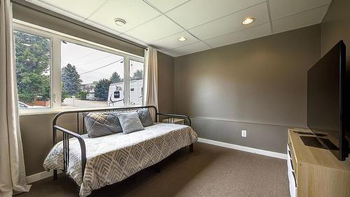 1726 Hayashi Road, Kelowna, BC - Indoor