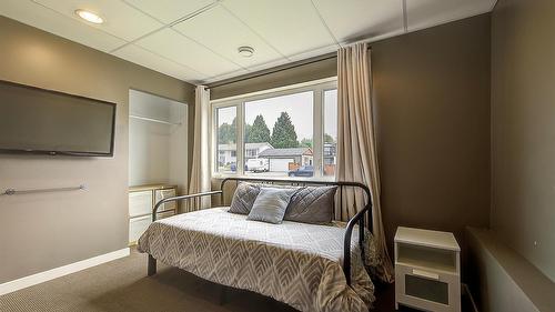 1726 Hayashi Road, Kelowna, BC - Indoor Photo Showing Bedroom