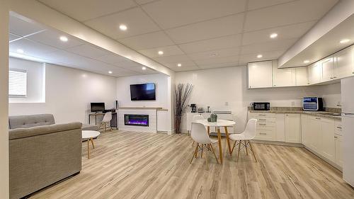 1726 Hayashi Road, Kelowna, BC - Indoor