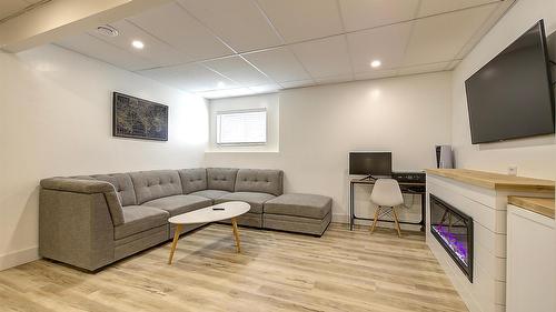 1726 Hayashi Road, Kelowna, BC - Indoor
