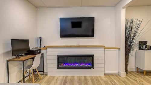 1726 Hayashi Road, Kelowna, BC - Indoor