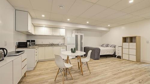 1726 Hayashi Road, Kelowna, BC - Indoor Photo Showing Other Room