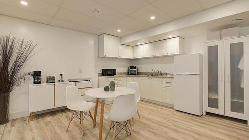 1726 Hayashi Road, Kelowna, BC - Indoor