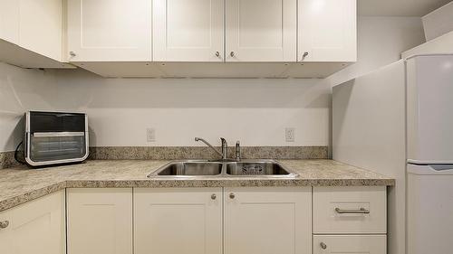 1726 Hayashi Road, Kelowna, BC - Indoor Photo Showing Other Room