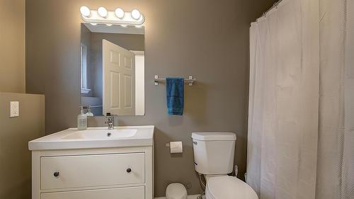 1726 Hayashi Road, Kelowna, BC - Indoor Photo Showing Bathroom