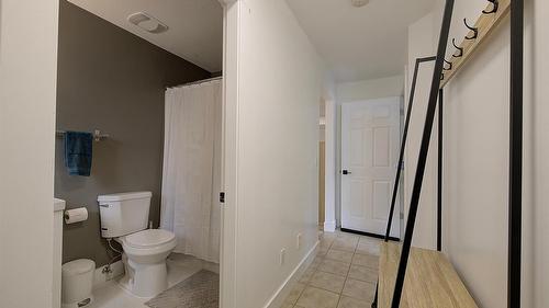1726 Hayashi Road, Kelowna, BC - Indoor Photo Showing Bathroom