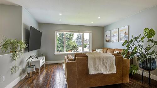 1726 Hayashi Road, Kelowna, BC - Indoor Photo Showing Other Room