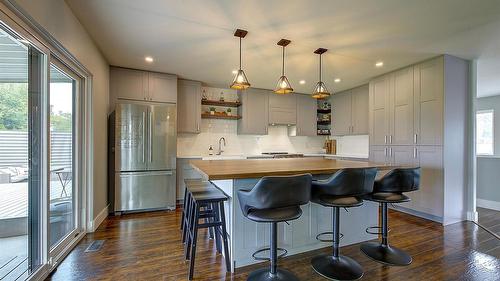 1726 Hayashi Road, Kelowna, BC - Indoor