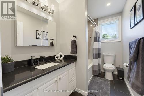 164 Hanover Place, Hamilton, ON - Indoor Photo Showing Bathroom