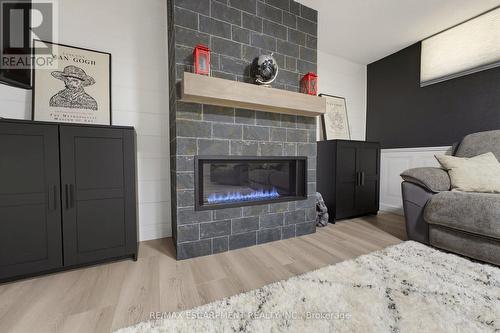 164 Hanover Place, Hamilton, ON - Indoor Photo Showing Living Room With Fireplace
