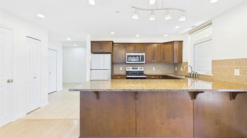 1113-3833 Brown Road, West Kelowna, BC - Indoor Photo Showing Kitchen With Upgraded Kitchen