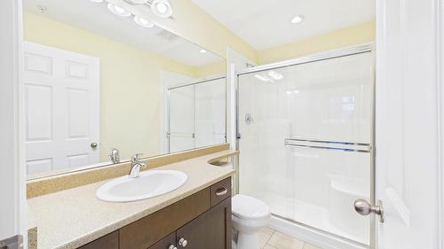 1113-3833 Brown Road, West Kelowna, BC - Indoor Photo Showing Bathroom
