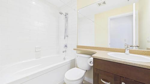 1113-3833 Brown Road, West Kelowna, BC - Indoor Photo Showing Bathroom
